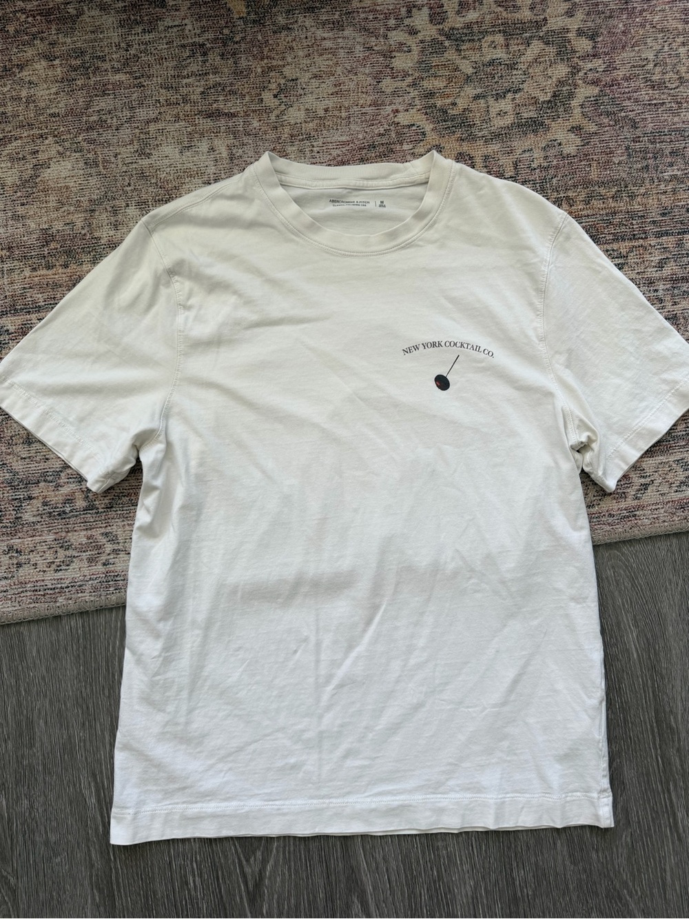 Abercrombie Cocktail Classic Polished Graphic Tee Cream M